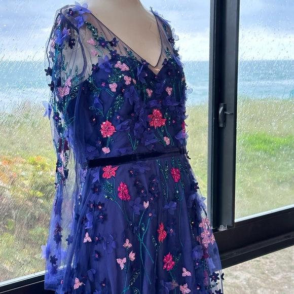 Blue silk Theia gown, appliquéd with handmade flowers, sz 10, Saks, never worn - Picture 4 of 10